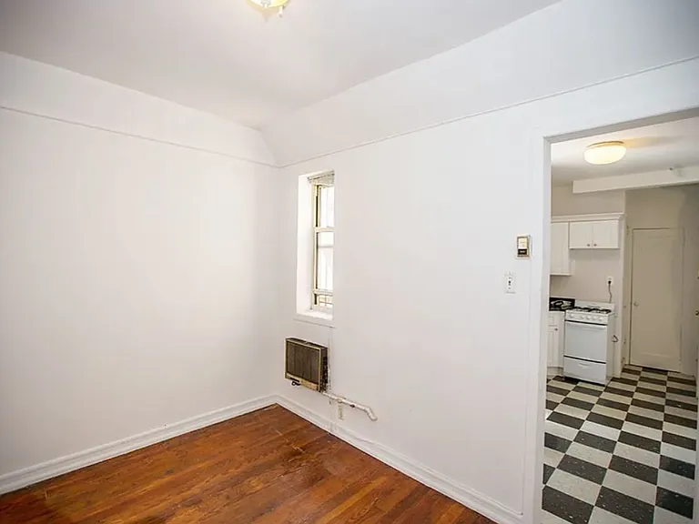 232 E 26th St #15 — Photo 2