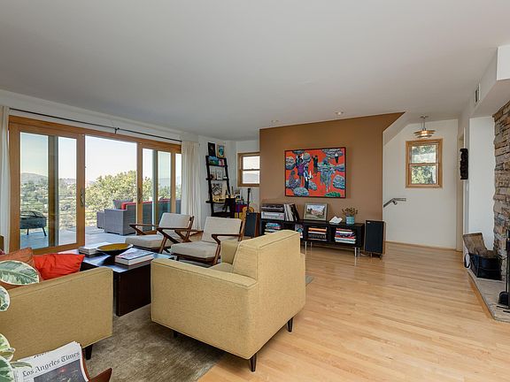 4th image of 2315 Park Dr