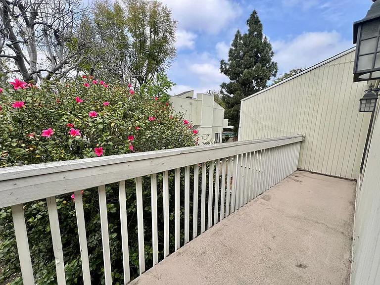 674 S Sycamore Ave — Photo 11