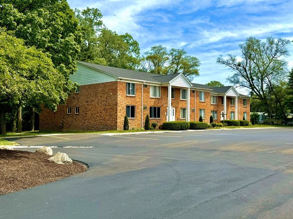 1252 E West Maple Rd #1
