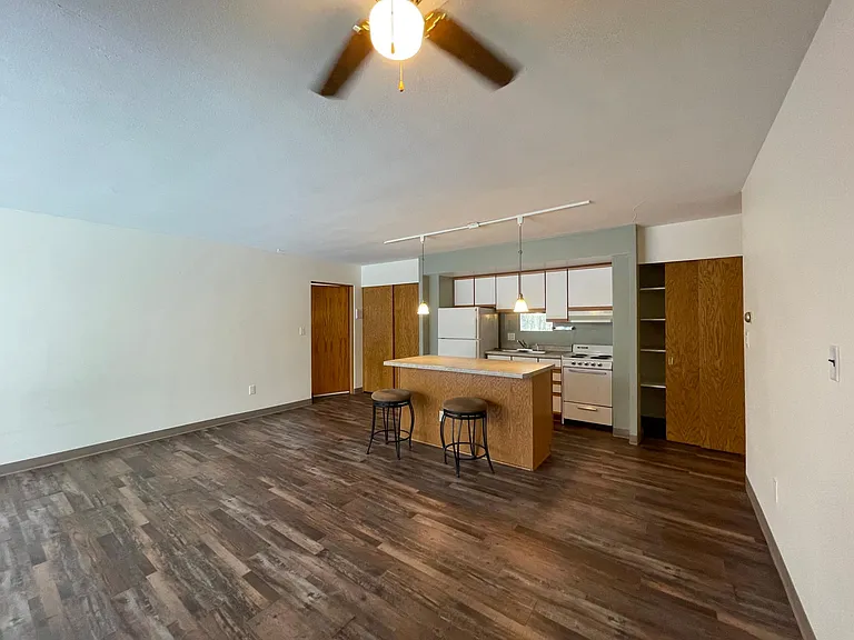 405 10th Ave N #104 — Photo 3