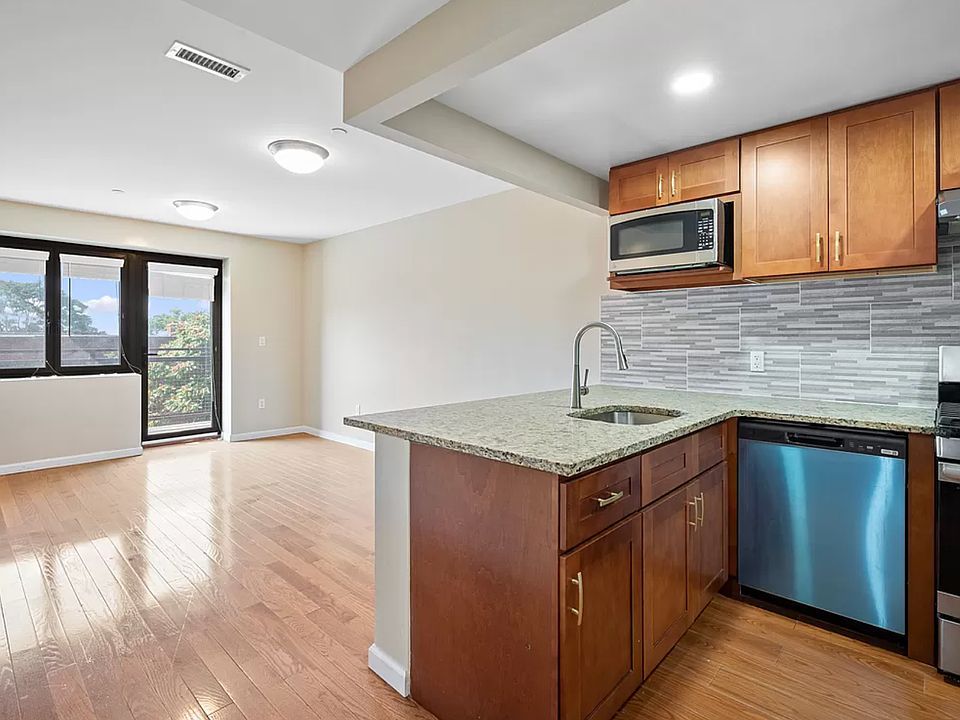 1st image of 172-16 Jamaica Ave #302