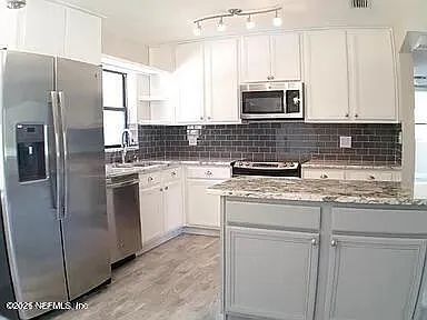 1012 N 6th Ave — Photo 5