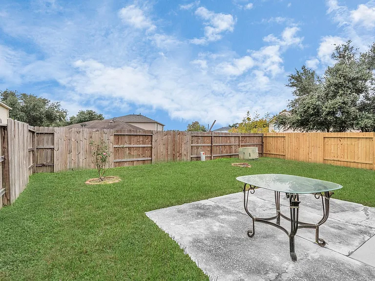 7327 Enchanted Creek Dr — Photo 32