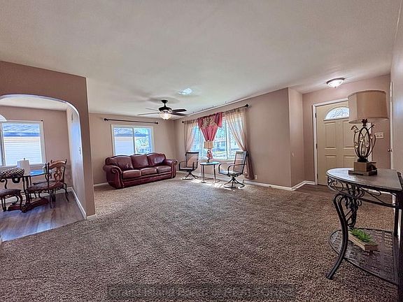 4th image of 220 E 20th St