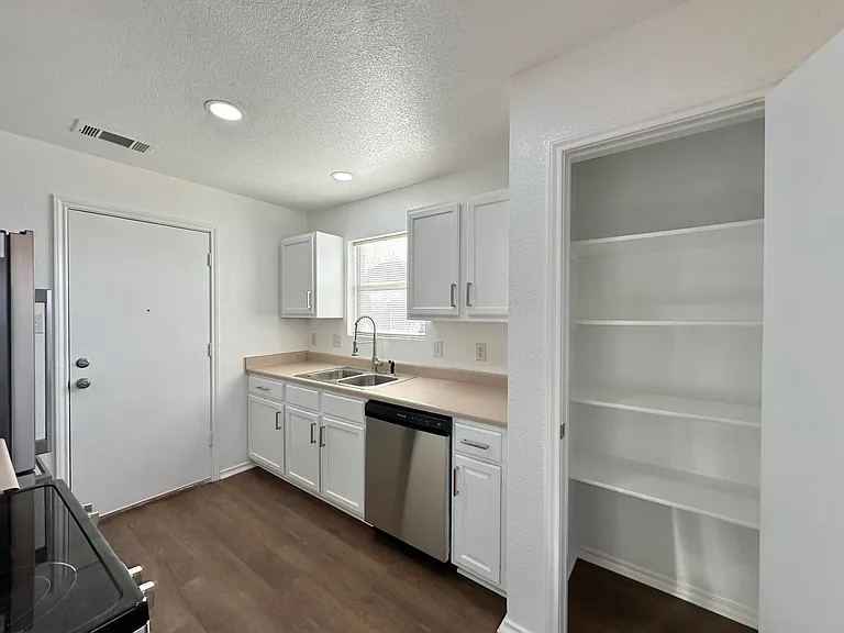 3102 Viewcrest Dr — Photo 11
