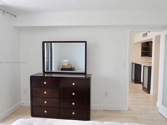 3rd image of 540 Brickell Key Dr APT 1124