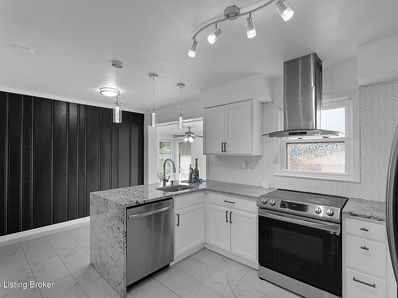 3rd image of 8915 Mapleview Dr