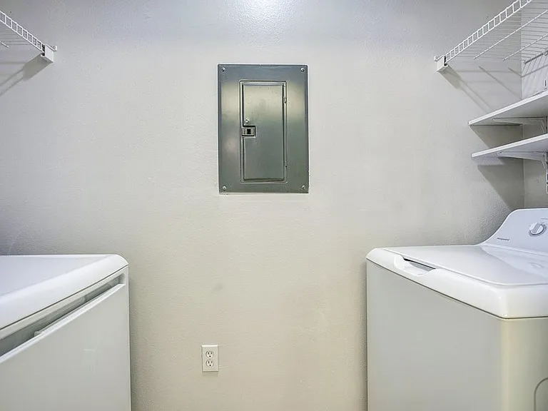 Fountain Place Apartments | 1 & 2 Bedroom Apartments Available-Offering May Rent Free — Photo 26