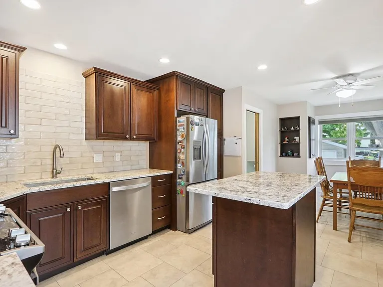 1213 Chandler St — Photo 3