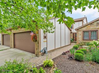 1058 Oakview Dr, Wheaton, IL 60187