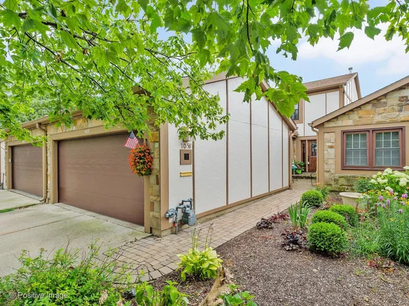 1058 Oakview Dr, Wheaton, IL 60187