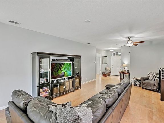 3rd image of 144 Birchmont Dr