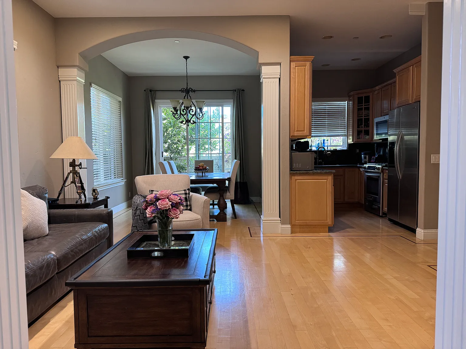 3 bed, 2.5 bath, 1529 sqft, $4,800 — Photo 2