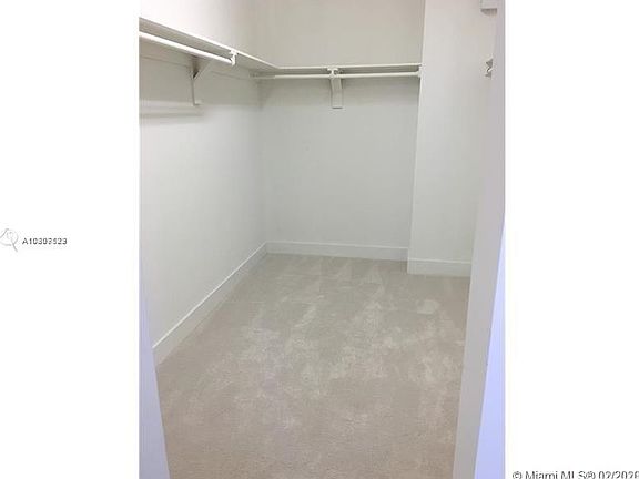 5th image of 2610 NE 213th St Unit 102