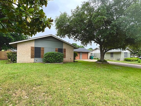 3rd image of 214 Killarney Dr