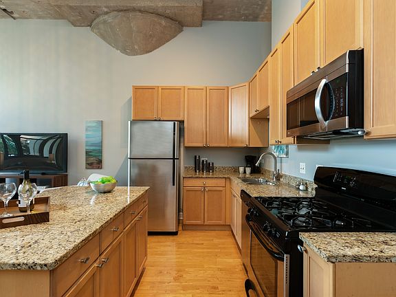 5th image of 320 E 21st St Unit 211