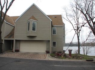 1122 Chelsea Ct, New Brighton, MN 55112