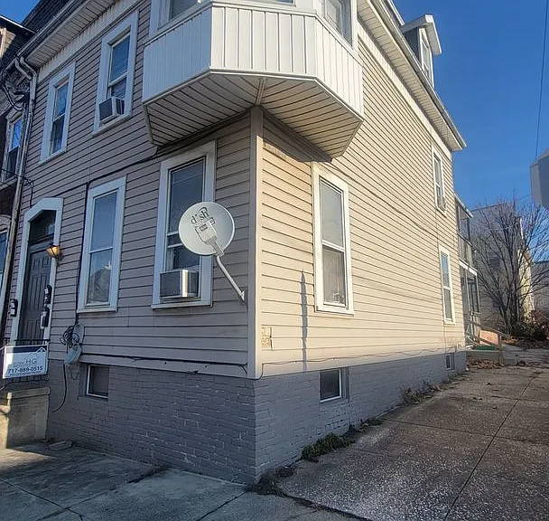 301 N Queen St — Photo 15