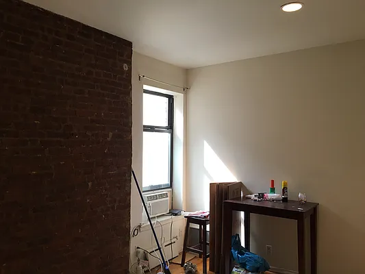 Rented by Chartwell Manhattan Realty | media 13