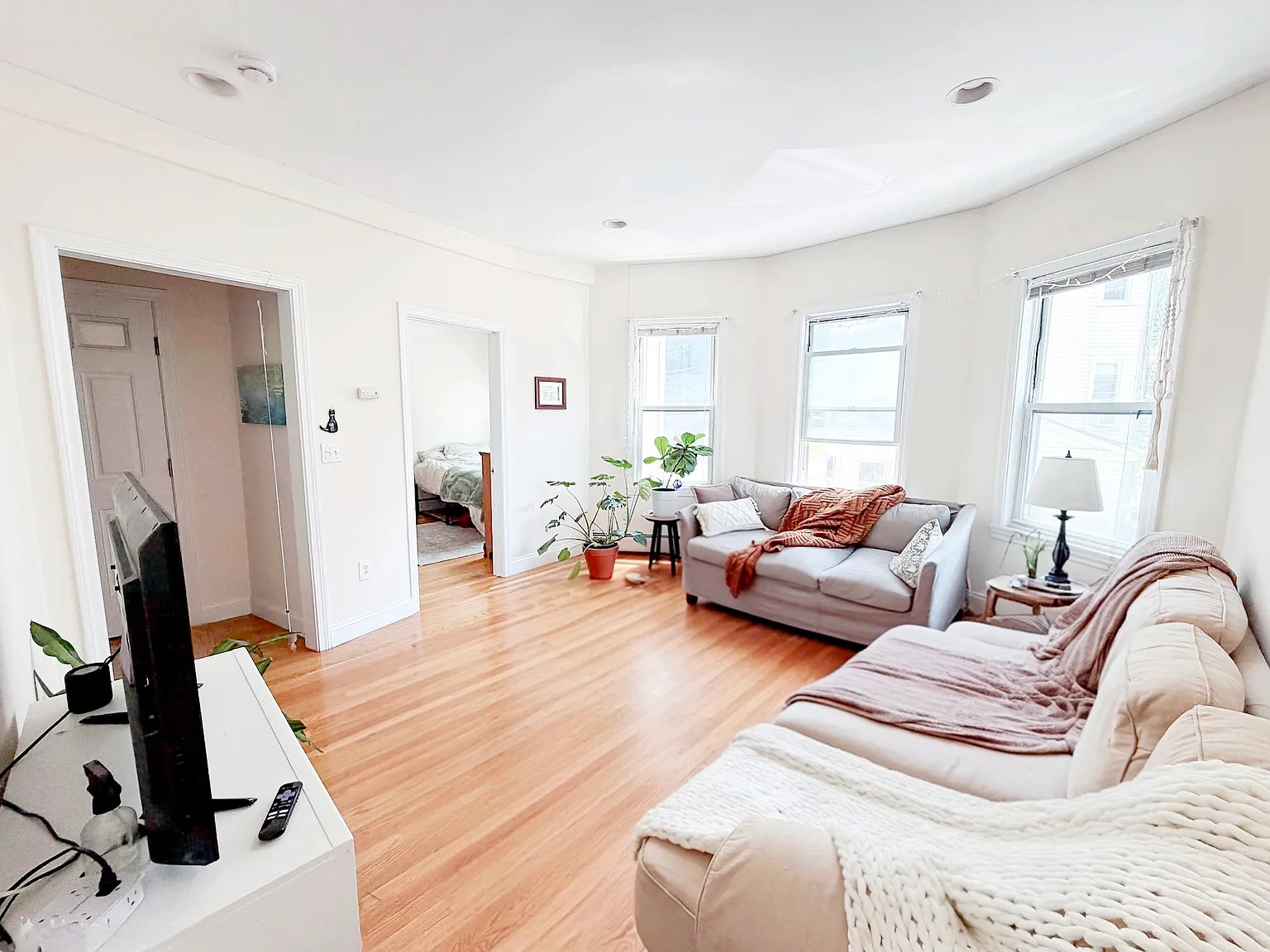 3 bed, 1400 sqft, $4,500 — Photo 1