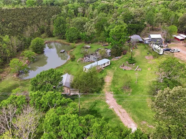 726 County Road 2078, Hull, TX 77564