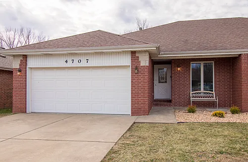 4707 S Kickapoo Ave Photo 1
