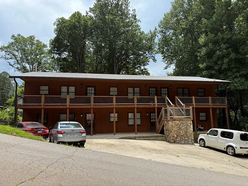2 bed, 1.0 bath, $1,200 — Photo 3