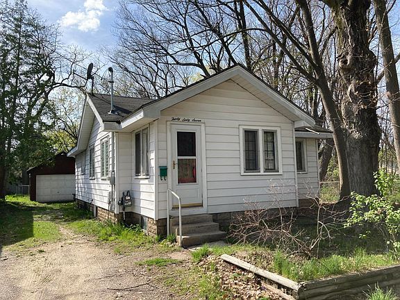2nd image of 3067 Effie Pl NE