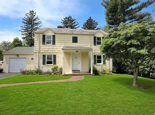 15 Castle Ridge Rd, Manhasset, NY 11030