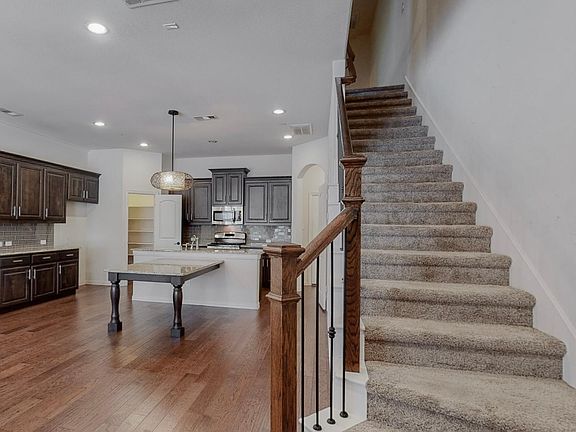 5th image of 530 Reale Dr
