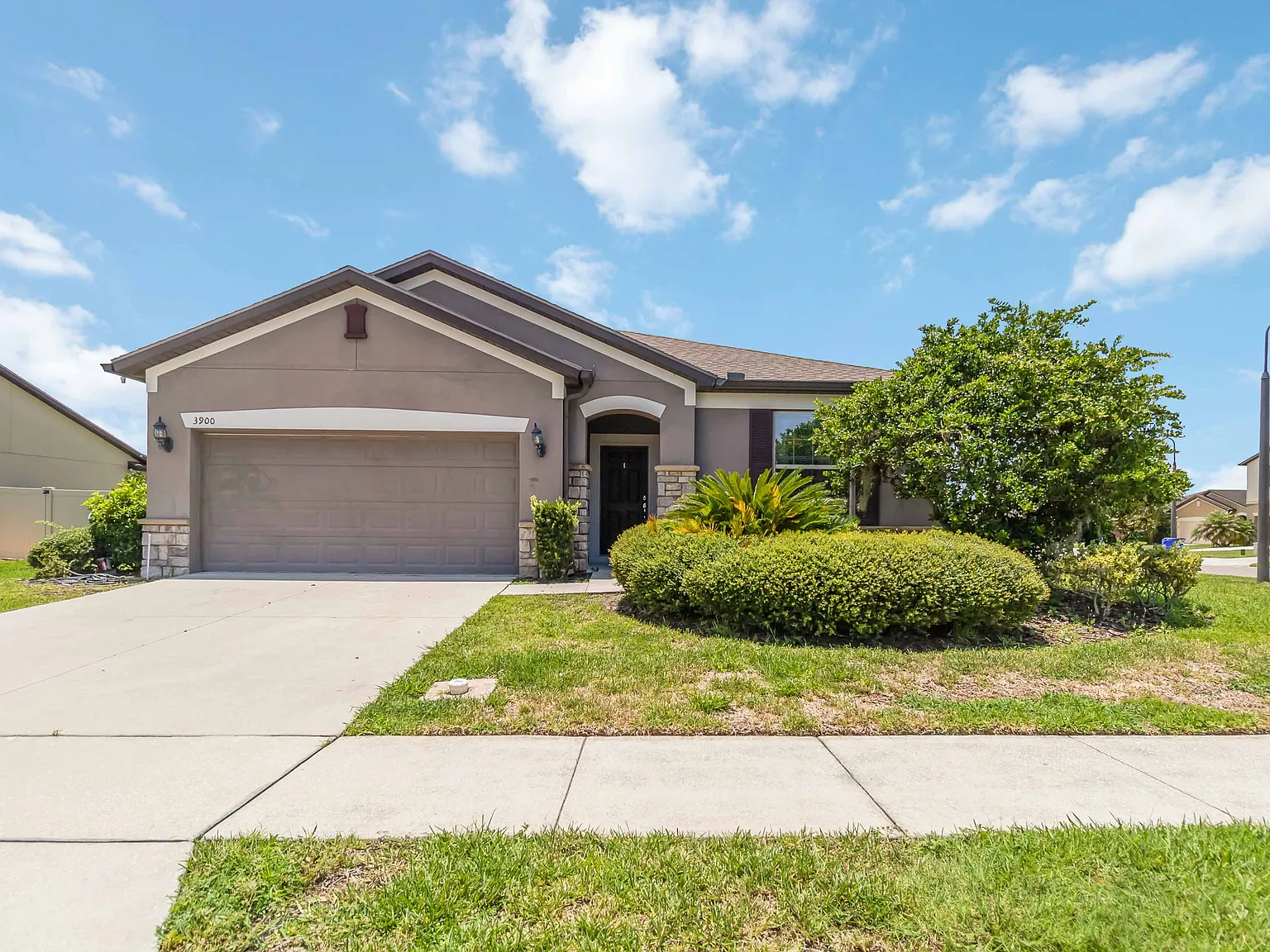 3 bed, 2144 sqft, $2,340 — Photo 3