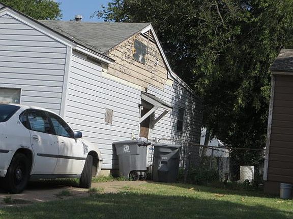 3rd image of 636 Wildrose Dr