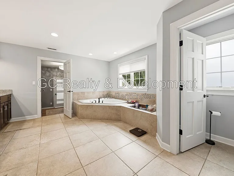 4508 Bryan Pl — Photo 9