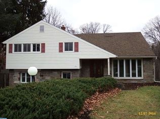 2048 Sussex Blvd, Broomall, PA 19008