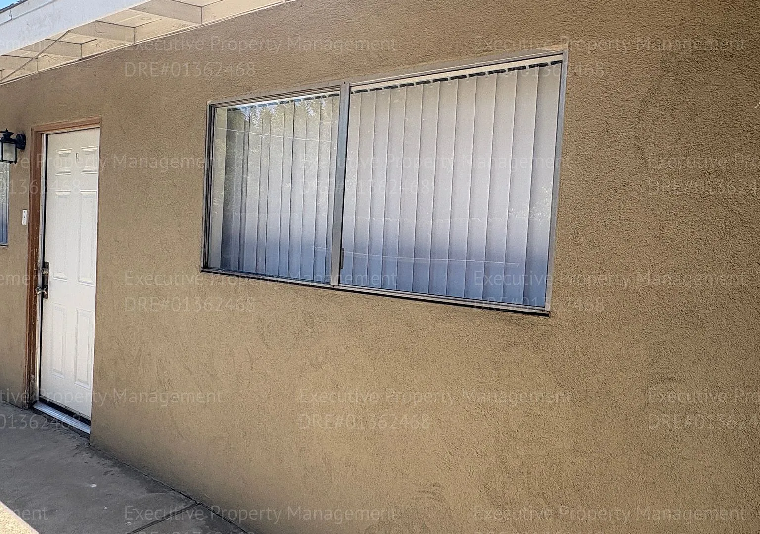 1921 Baker St — Photo 3