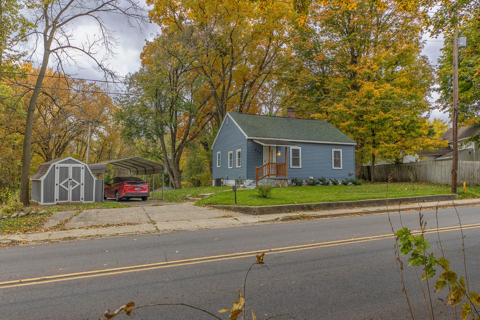 607 E Hoffman St photo 1