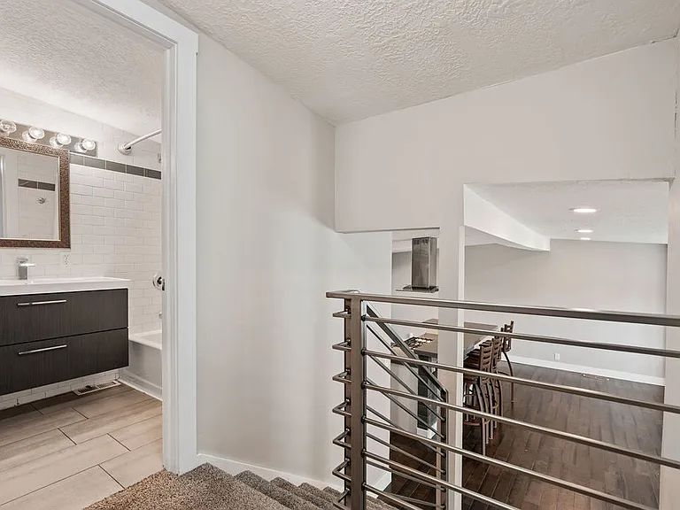 3395 E Larchmont Dr — Photo 28