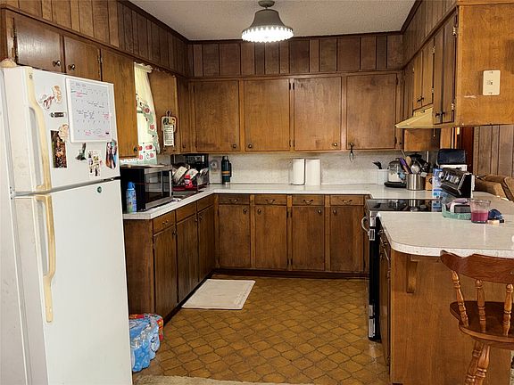 4th image of 1634 Binning Rd