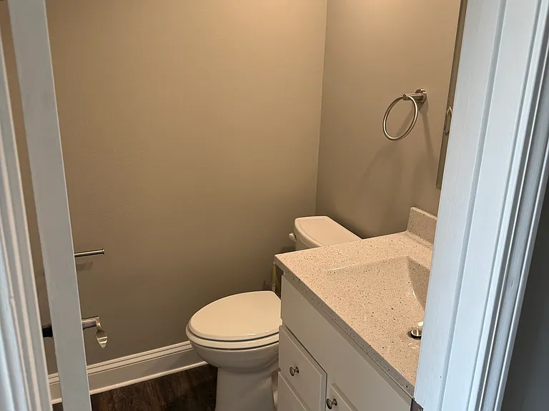 1032 S Court St — Photo 20