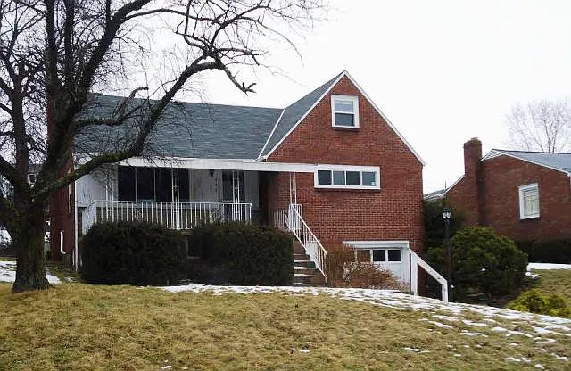 243 Mohawk Dr photo 1
