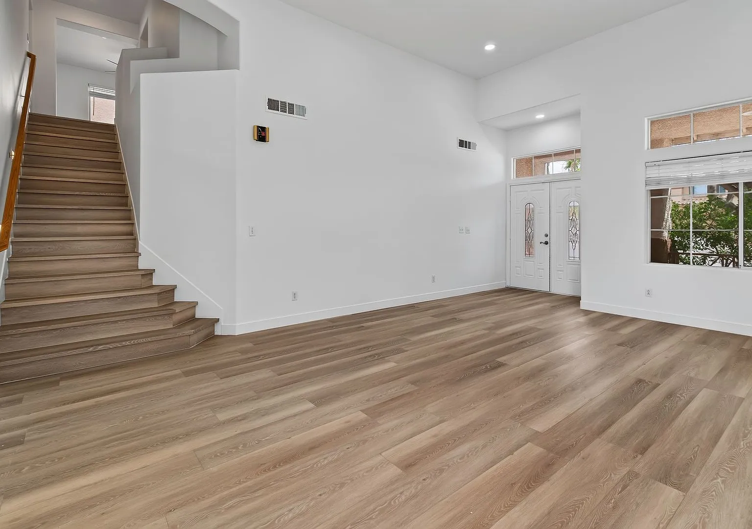 Immaculate 2-Story 4-Bedroom Home In Henderson With Pool! — Photo 4
