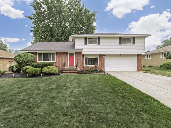 4945 Hartley Dr, Lyndhurst, OH 44124