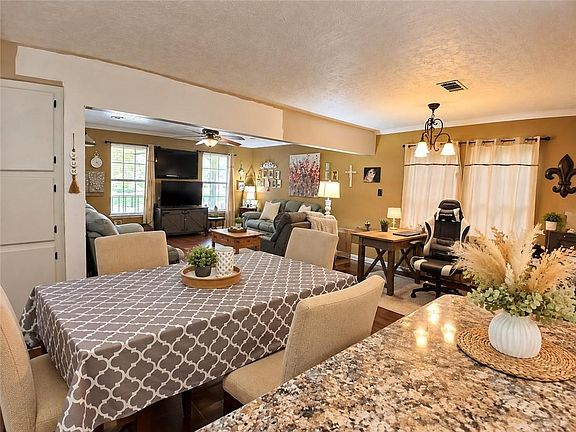 5th image of 52 Shady Oak Ln