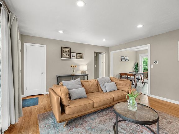 4th image of 5921 SW 45th Ave