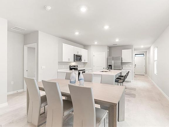 3rd image of 1180 BROOKLANDS DR