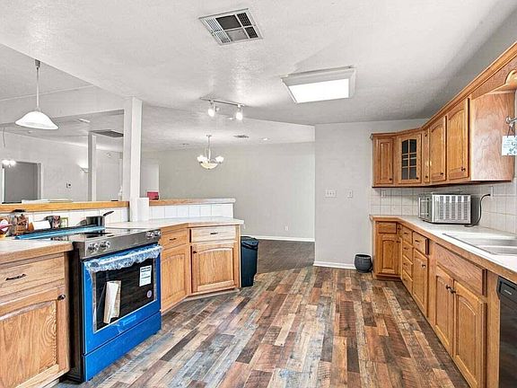5th image of 508 Magnolia St