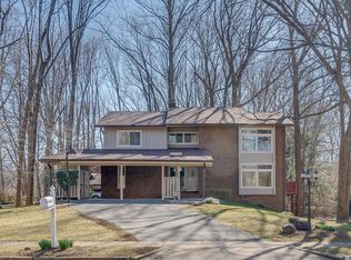 3233 Amberley Ln, Fairfax, VA 22031