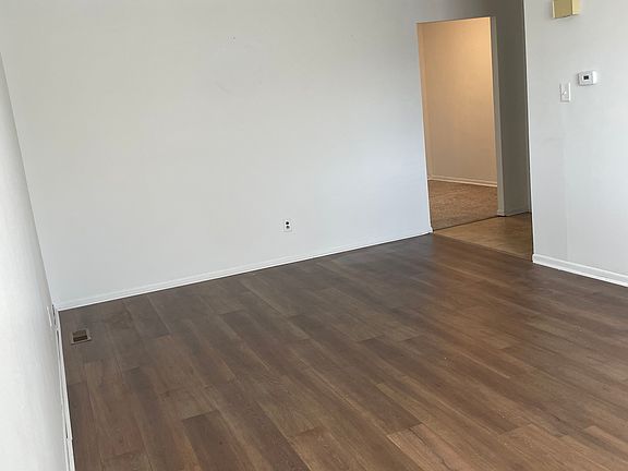 4th image of 9 E Stewart Ave APT B