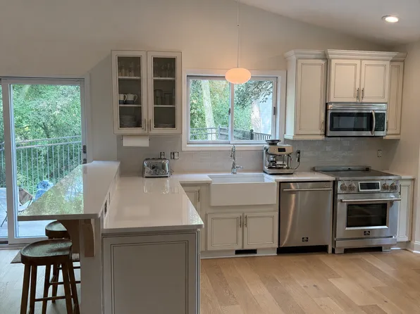 3245 Lafayette Ridge Ct, Wayzata, MN 55391